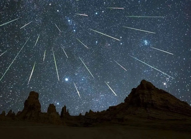 شب ۲۲ آذر چشم از آسمان برندارید!