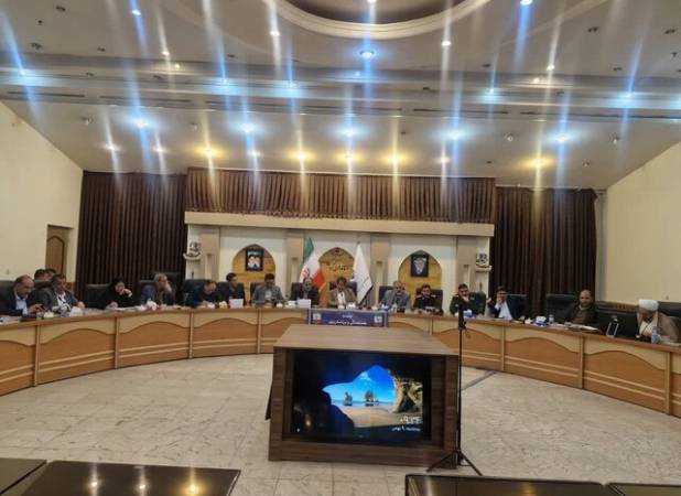 استاندار کرمان: دهه فجر فرصتی برای بازسازی اعتماد و تبیین صادقانه آرمان‌های انقلاب است