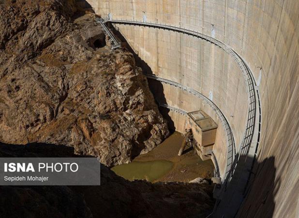 تصاویری از بحران بی‌آبی پشت سدهای خالی