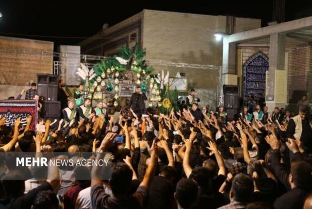 صد ها عزادار در ورامین به سوگ مسلم بن عقیل نشستند
