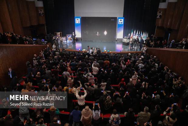 مراسم روز فناوری فضایی برگزار شد؛ ماجرای تحقیر خارجی‌ها و پرتاب «امید»