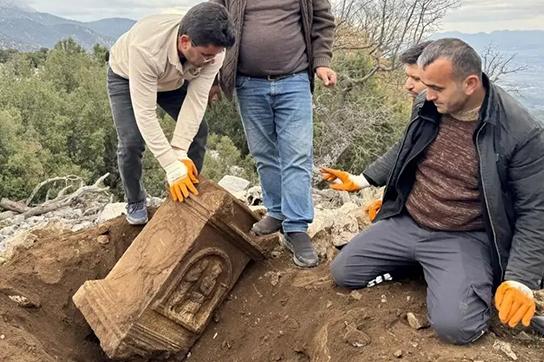 کشف تصادفی کتیبۀ مربوط به روم باستان توسط یک چوپان!