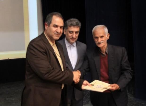 قدردانی از معلمان وظیفه انسانی و اخلاقی است