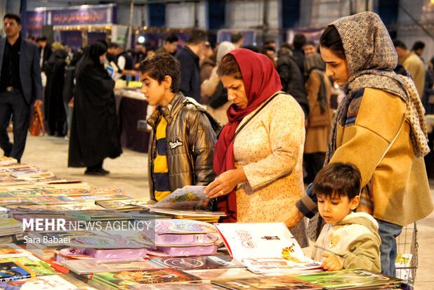 فروش بیش از ۲۰ میلیارد ریال در چهار روز نخست نمایشگاه کتاب کرمانشاه
