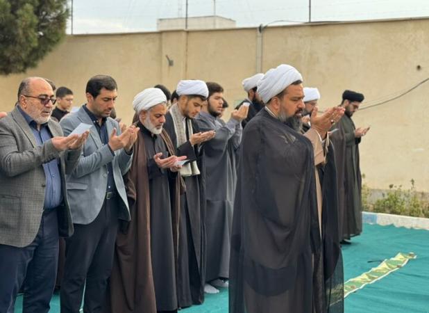 اقامه نماز طلب باران در شهرستان چهارباغ