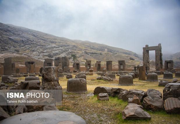 بارش‌های اخیر آسیبی به تخت جمشید و نقش رستم وارد نکرد / آمادگی مرمت «ایوان قدمگاه»