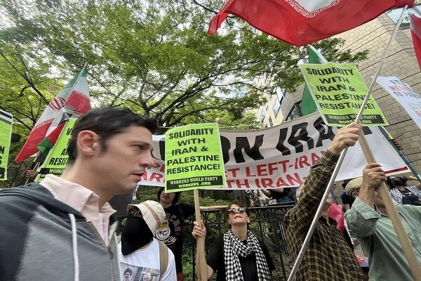 تظاهرات در نیویورک با پرچم ایران؛ «تهدید، ترور و تحریم را متوقف کنید»