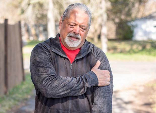 چه زمانی باید نگران درد دست راست باشیم؟