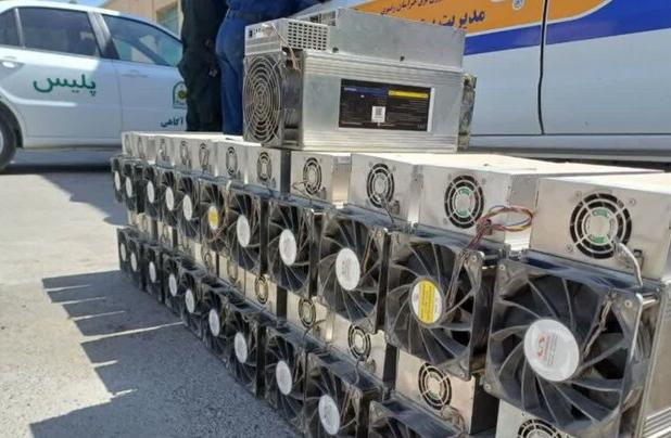 پلیس: ۵ دستگاه ماینر قاچاق در گاوداری شهرک «ویره» شهریار کشف شد