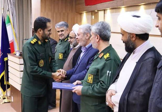 دشمن می‌داند که ایمان مردم بزرگ‌ترین سلاح انقلاب است/آمریکا به دنبال تصرف خاک ایران نیست