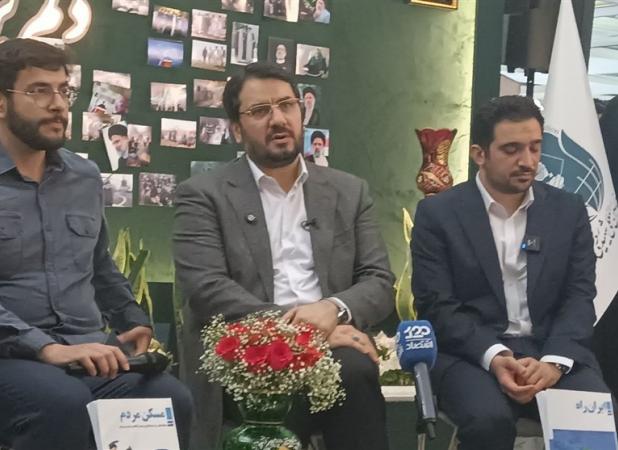 رونمایی از کتاب «ایران‌راه» و «مسکن مردم» در غرفه شهید رئیسی