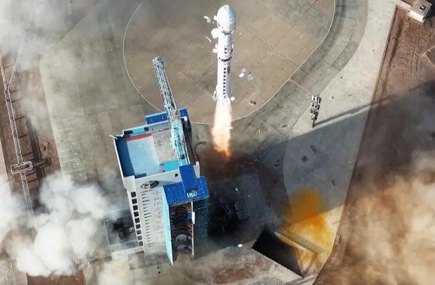 چین در کمتر از یک روز سه پرتاب فضایی انجام داد