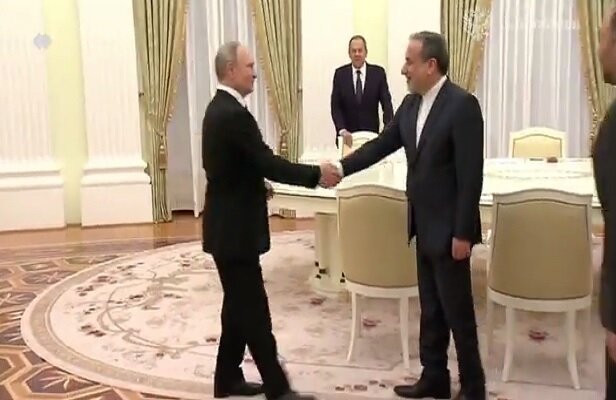 عراقچی پیام مکتوب رهبر انقلاب را به پوتین رساند+ فیلم