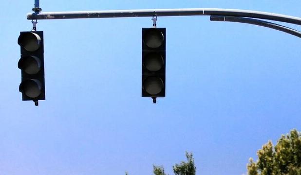 تجهیز میادین پرترافیک سمنان به سیستم فرماندهی آنلاین در خاموشی‌های احتمالی