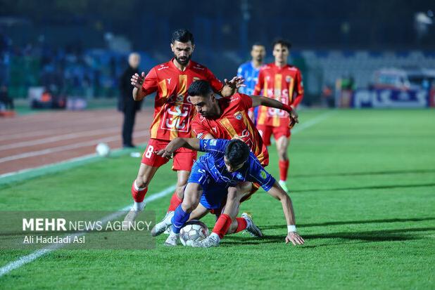 سرمربی فولاد و مربی استقلال خوزستان محروم هستند