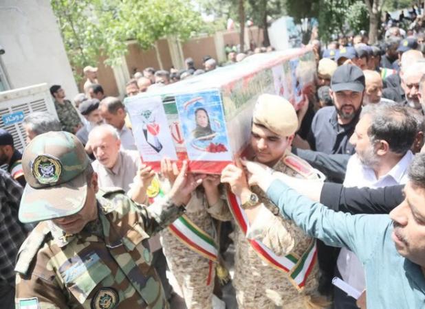 پیکر مطهر شهیده «بهاره لطفی» در همدان تشییع شد