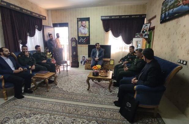 دیدار جانشین سازمان بسیج مستضعفین با خانواده شهید یوسفی در آستانه