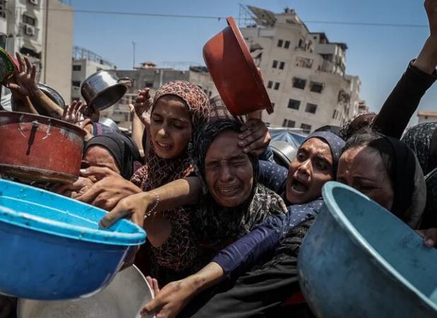 ورود تنها ۳۶ کامیون حامل کمک‌های انسانی به غزه به جای ۶۰۰ کامیون