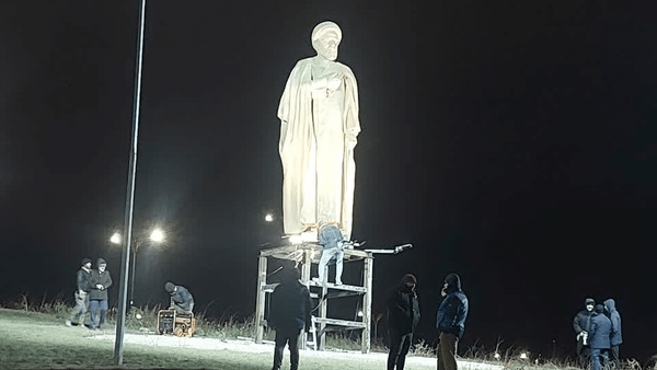 مجسمه شهید رئیسی دوباره در اردبیل نصب شد