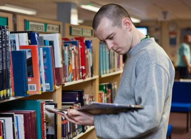 آغاز فعالیت ۹ کتابخانه مشارکتی در ندامتگاه‌های استان مرکزی
