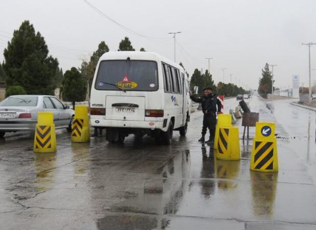 استقرار تمام وقت ماموران پلیس کرمان در ایستگاه‌های بازرسی دهه مقاومت