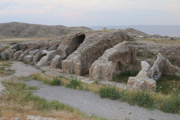 تهیه ۱۲پرونده آثار تاریخی‌ ایلام برای ثبت درفهرست آثار ملی