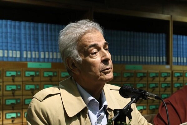 تلاش‌هایی برای بیگانه شدن جوانان با بزرگان ادب فارسی انجام می‌شود