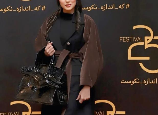 تیپ مجلسی بازیگر خوش چهره ایران در یک جشنواره