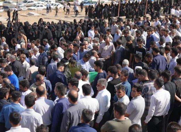 وداع با امدادگر شهید؛ پیکر «کورش بیرانوند» در خرم‌آباد آرام گرفت+عکس
