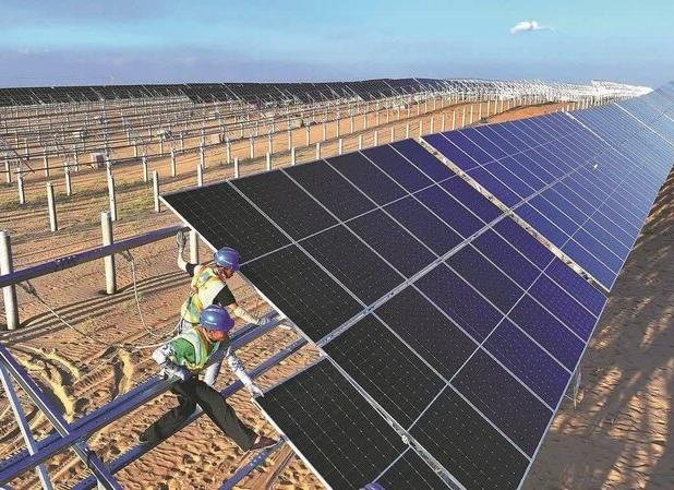 عملیات اجرایی نیروگاه‌های خورشیدی مرکزی در خمین آغاز شد