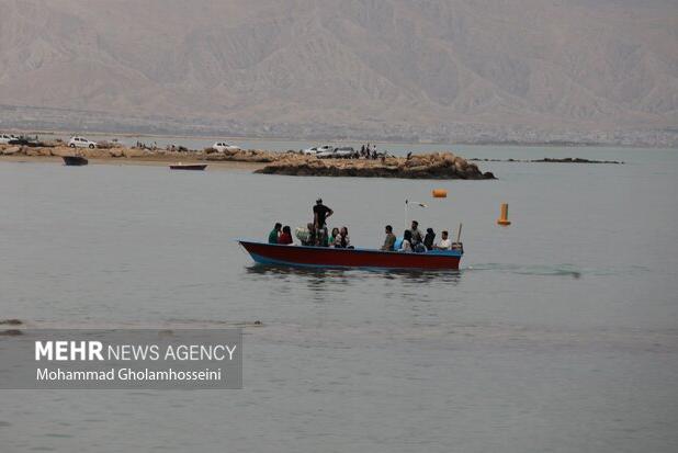 رئیسی: شناورهای گردشگری غیرمجاز وجهه گردشگری هرمزگان را مخدوش کرده‌اند