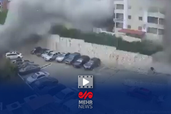 لحظه برخورد موشک ایران به شهرک اشغالی «ریشون لتسیون» در اراضی اشغالی