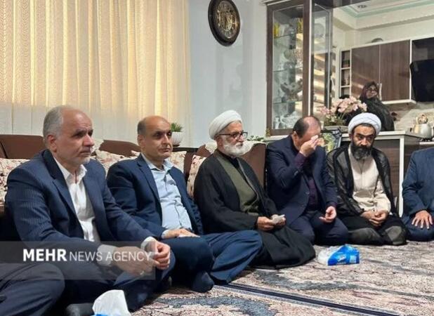 شهدا و خانواده‌هایشان ستون‌های استوار انقلاب اسلامی هستند