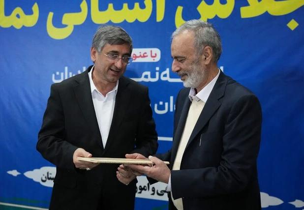 تاکید استاندار لرستان بر لزوم فراهم شدن فضای فرهنگی و فیزیکی اقامه نماز در اداره‌ها