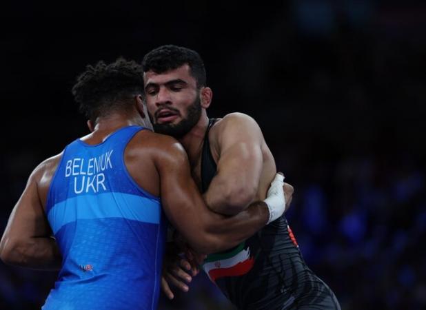 علیرضا مهمدی کشتی گیر بلغارستانی را شکست داد