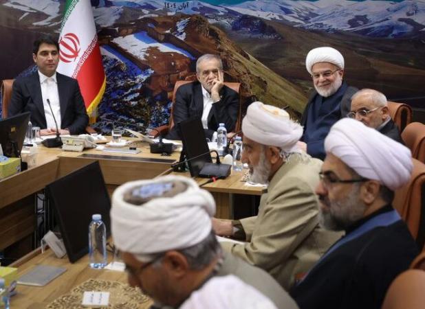 دیدار رئیس‌جمهور پزشکیان با جمعی از علما و روحانیون استان کردستان