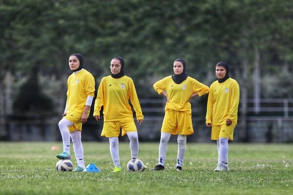 قضاوت داوران ازبک برای تیم های فوتبال ایران و بلاروس