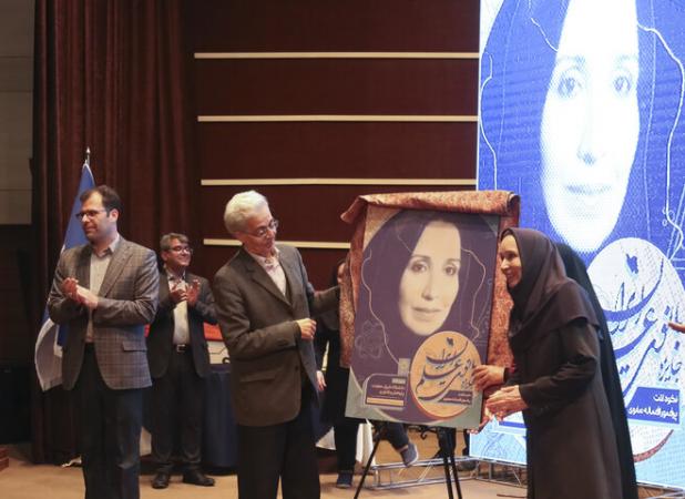 جایزه ملی «بانوی علم ایران» رونمایی شد