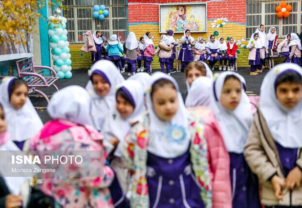 خیران ۱۰ میلیارد ریال به دانش‌آموزان نیازمند تیران کمک کردند