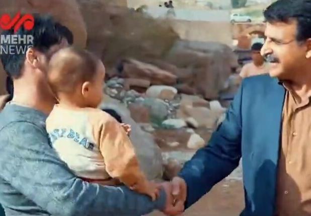 گفت‌وگوی مسئولان لرستان با مسافران نوروزی
