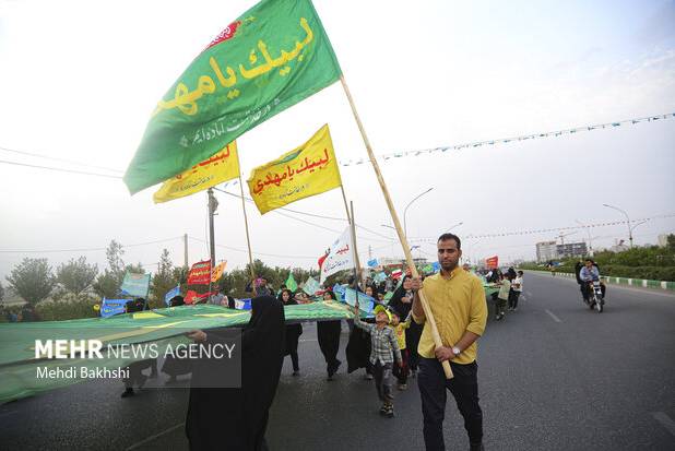 شادپیمایی قمی ها در روز نیمه شعبان