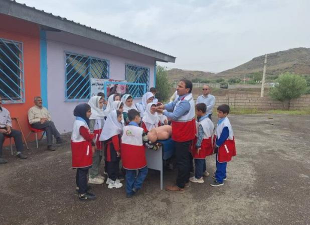 اعزام کاروان سلامت به روستای زرین‌خانی طارم‌سفلی