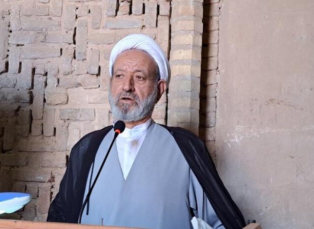 امام جمعه اردستان:نمایندگان مجلس مسائل کلان کشور را بررسی کنند