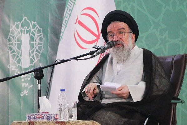 خاتمی: ولایت‌مداری، رمز پایداری انقلاب در برابر توطئه‌ها است
