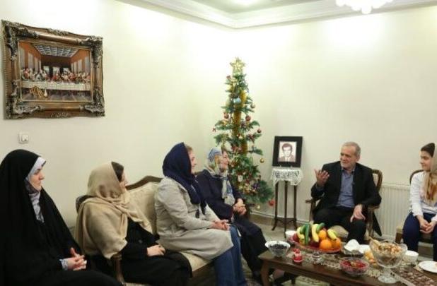 پزشکیان با خانواده دو شهید مسیحی دفاع مقدس دیدار کرد