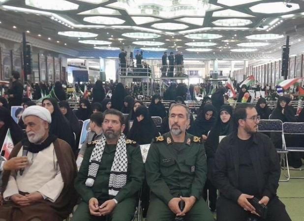 اجتماع بزرگ گرامیداشت ۱۱۰ شهید زن و کودک دفاع مقدس برگزار شد