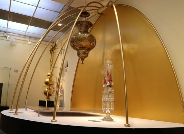 آثار نفیس گنجینه حرم امام رضا (ع) برای اولین بار به نمایش درآمد