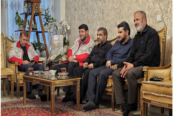 دیدار مسئولان هلال‌احمر با خانواده شهید سپهبد باقری