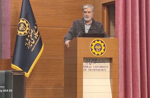 عزیزی: دانشگاه‌های صنعتی پیشران‌ اقتدار ملی در عصر دانش‌محور است