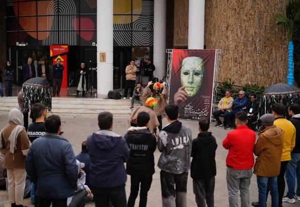 بخش خیابانی سی و هفتمین جشنواره تئاتر استان مرکزی آغاز بکار کرد